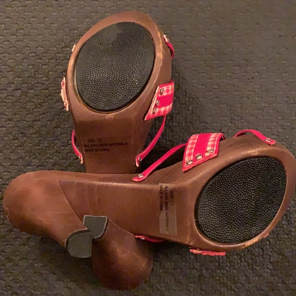 Plaid printed slip ons. - Picture 9 of 10